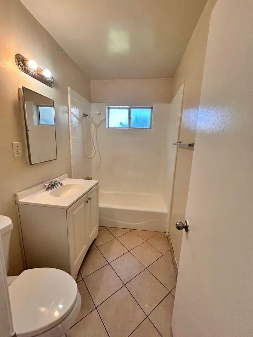 Sun Valley Apartment: 7642 Vineland Ave.