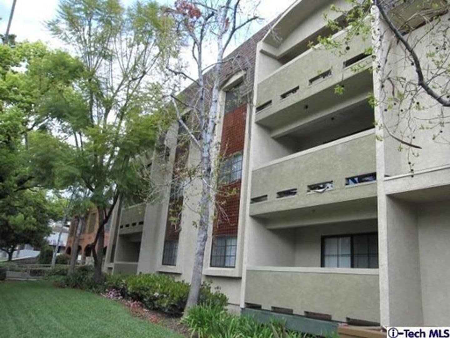 Pasadena Condo: 70 N. Catalina Ave.