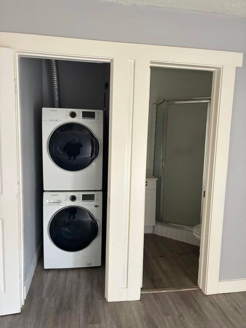 Long Beach Apartment: 418 Almond Ave