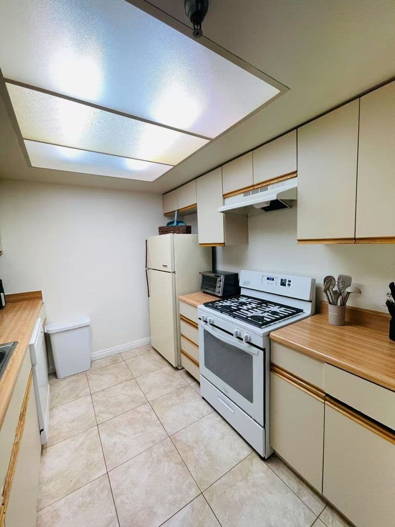 Pasadena Condo: 70 N. Catalina Ave.