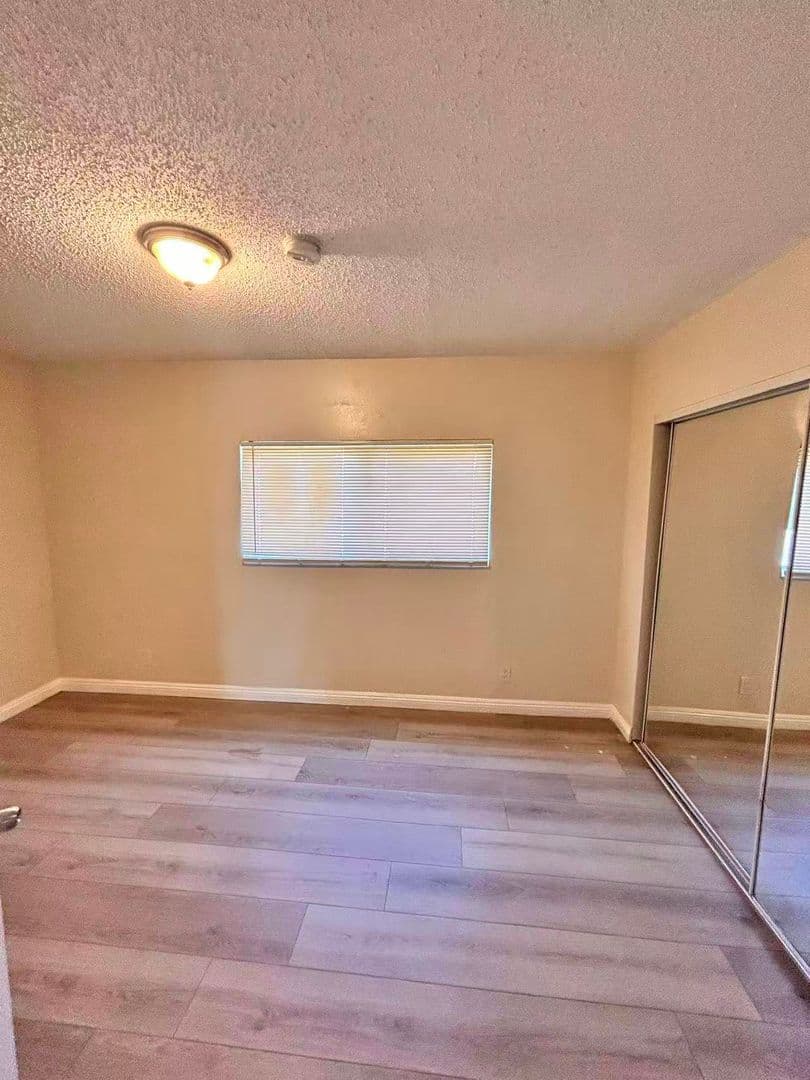 Sun Valley Apartment: 7642 Vineland Ave.