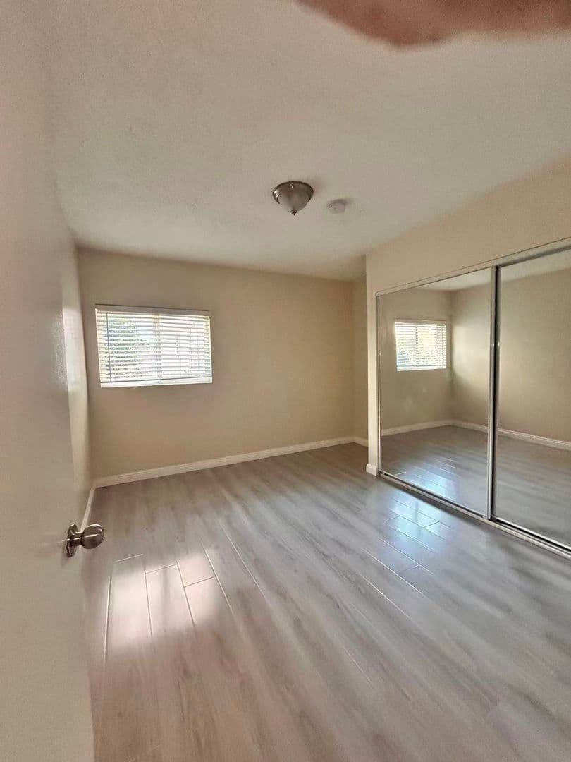 Sun Valley Apartment: 7642 Vineland Ave.