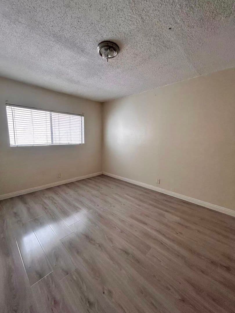 Sun Valley Apartment: 7642 Vineland Ave.