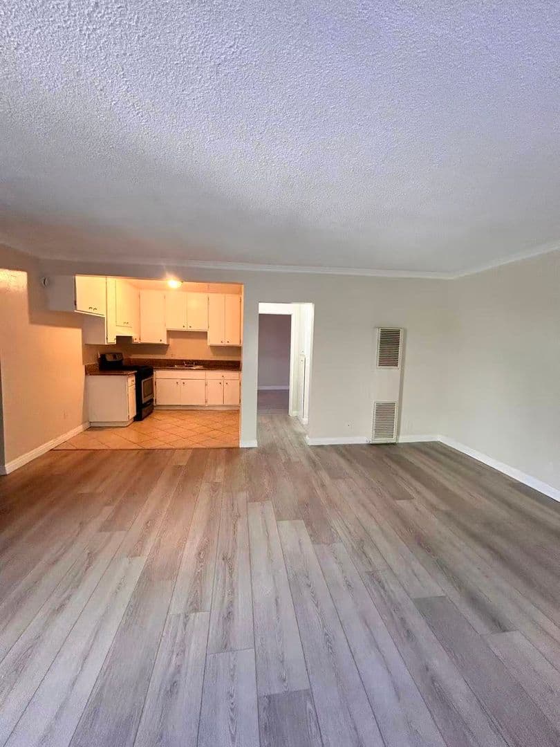 Sun Valley Apartment: 7642 Vineland Ave.