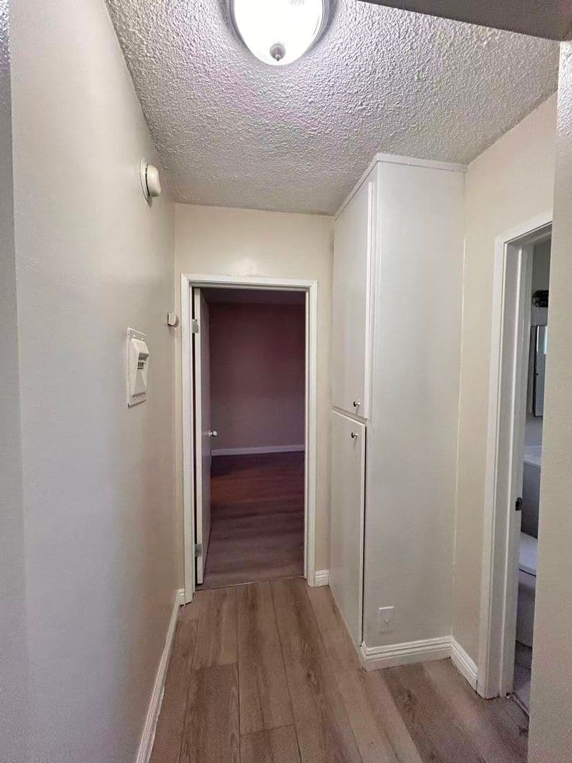 Sun Valley Apartment: 7642 Vineland Ave.