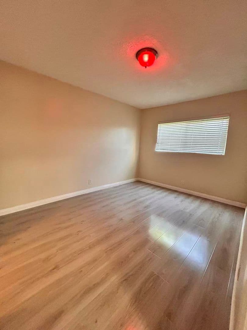 Sun Valley Apartment: 7642 Vineland Ave.