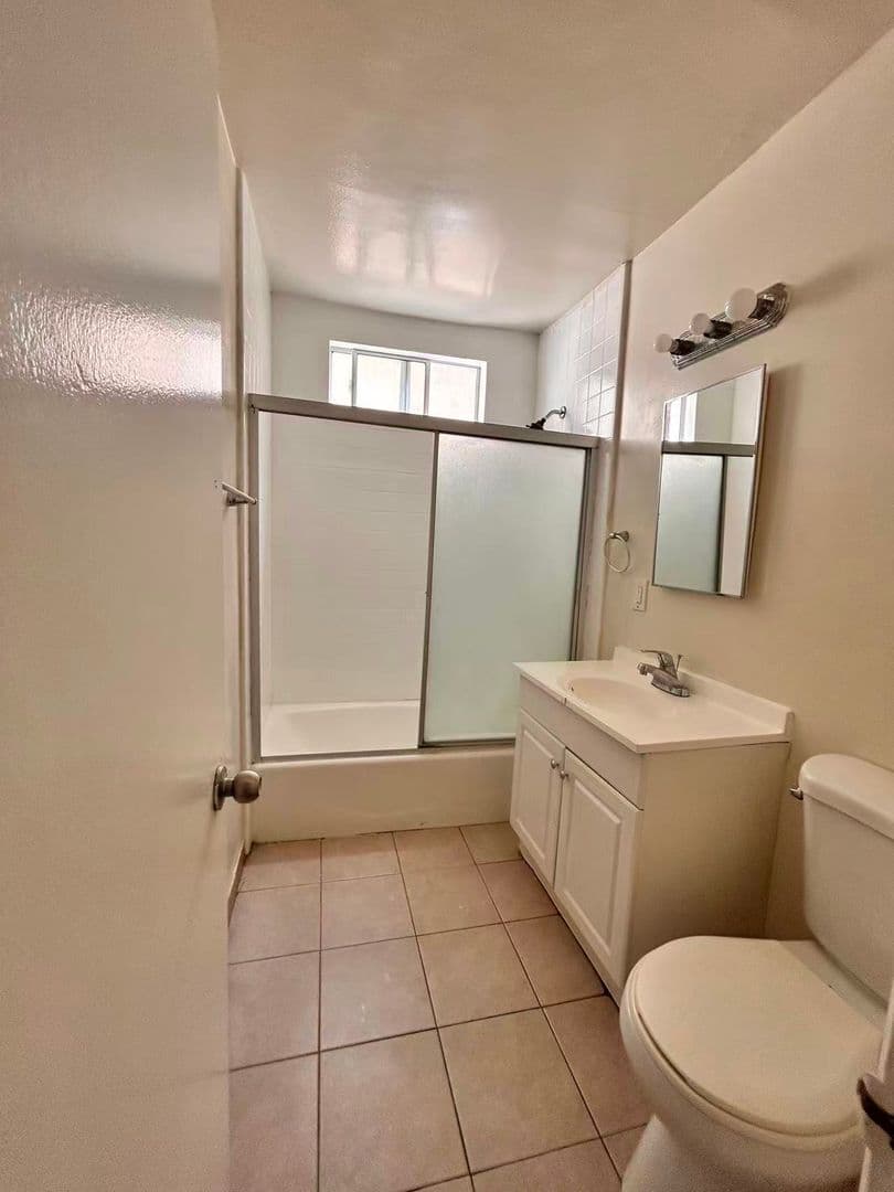 Sun Valley Apartment: 7642 Vineland Ave.
