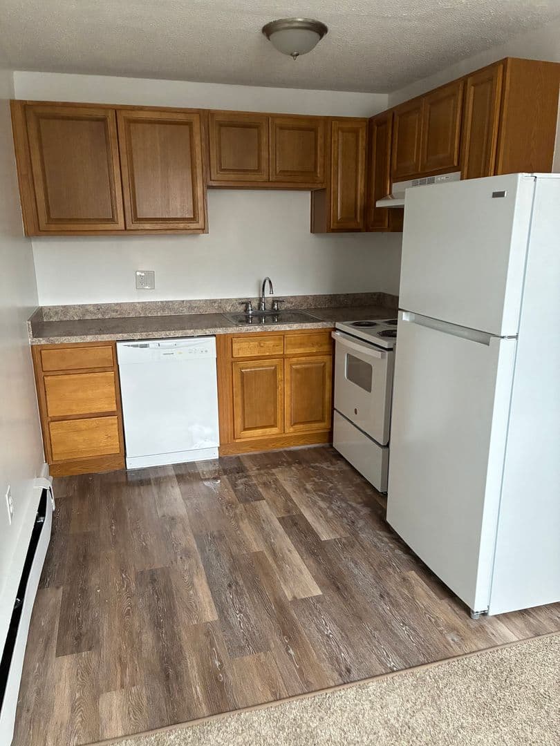 Stratford Apartment: 506 South White Horse Pike