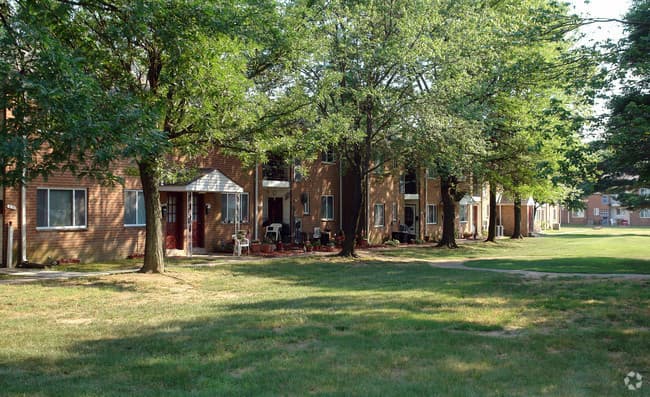 Bellmawr Apartment: 928 Creek Road