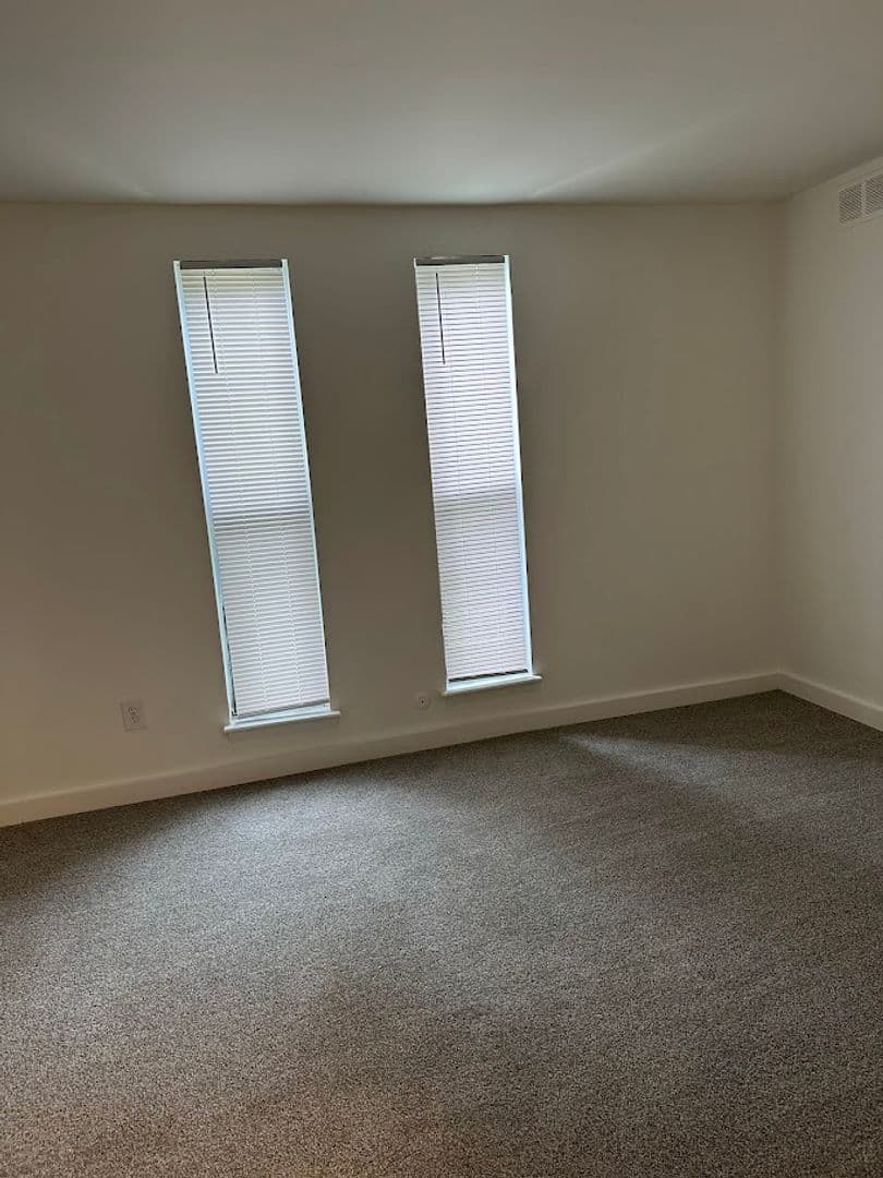 Lindenwold Apartment: 1990 Laurel Rd
