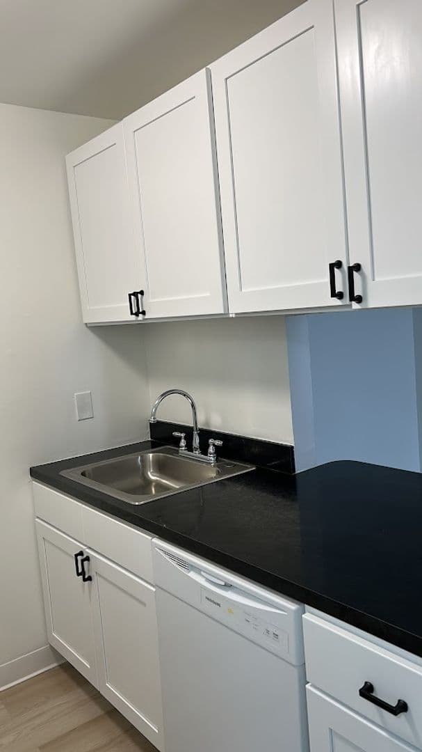 Lindenwold Apartment: 1990 Laurel Rd