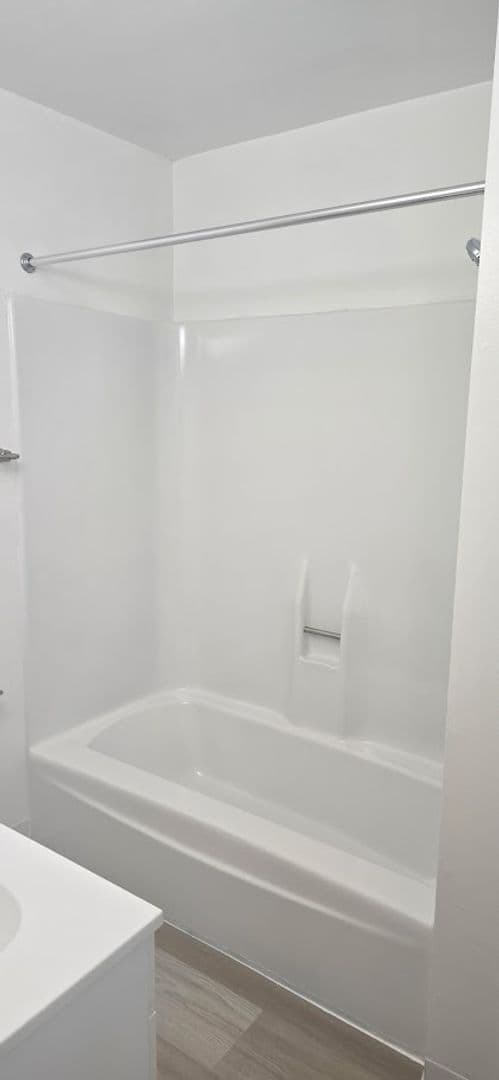 Lindenwold Apartment: 1990 Laurel Rd