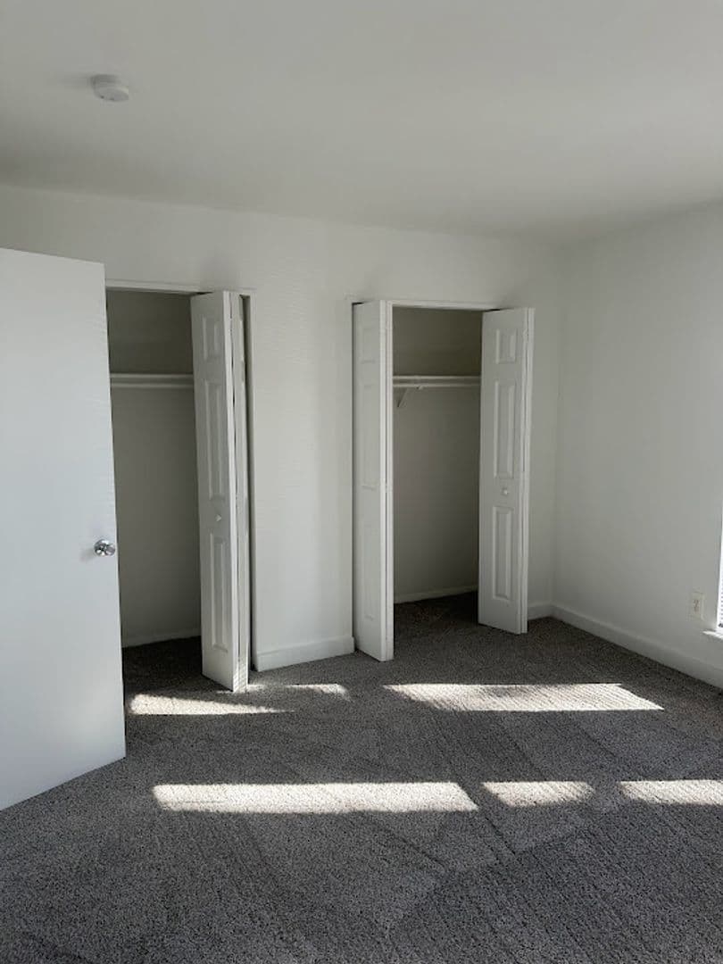 Lindenwold Apartment: 1990 Laurel Rd