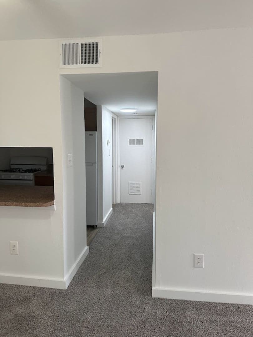 Lindenwold Apartment: 1990 Laurel Rd
