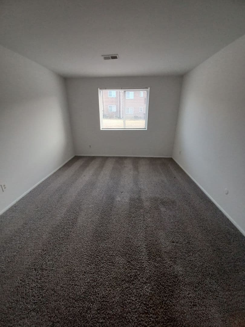 Bellmawr Apartment: 928 Creek Road