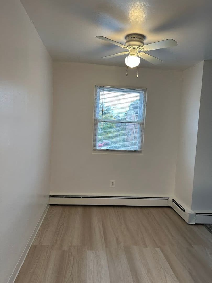 Laurel Springs Apartment: 1000 West Atlantic Avenue