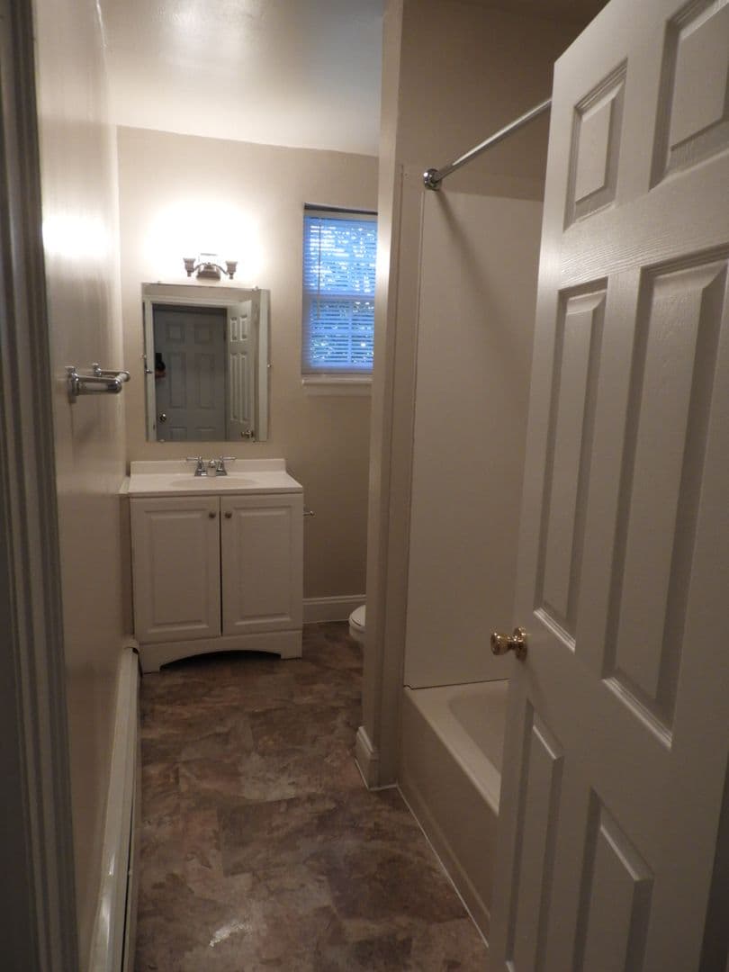 Stratford Apartment: 506 South White Horse Pike