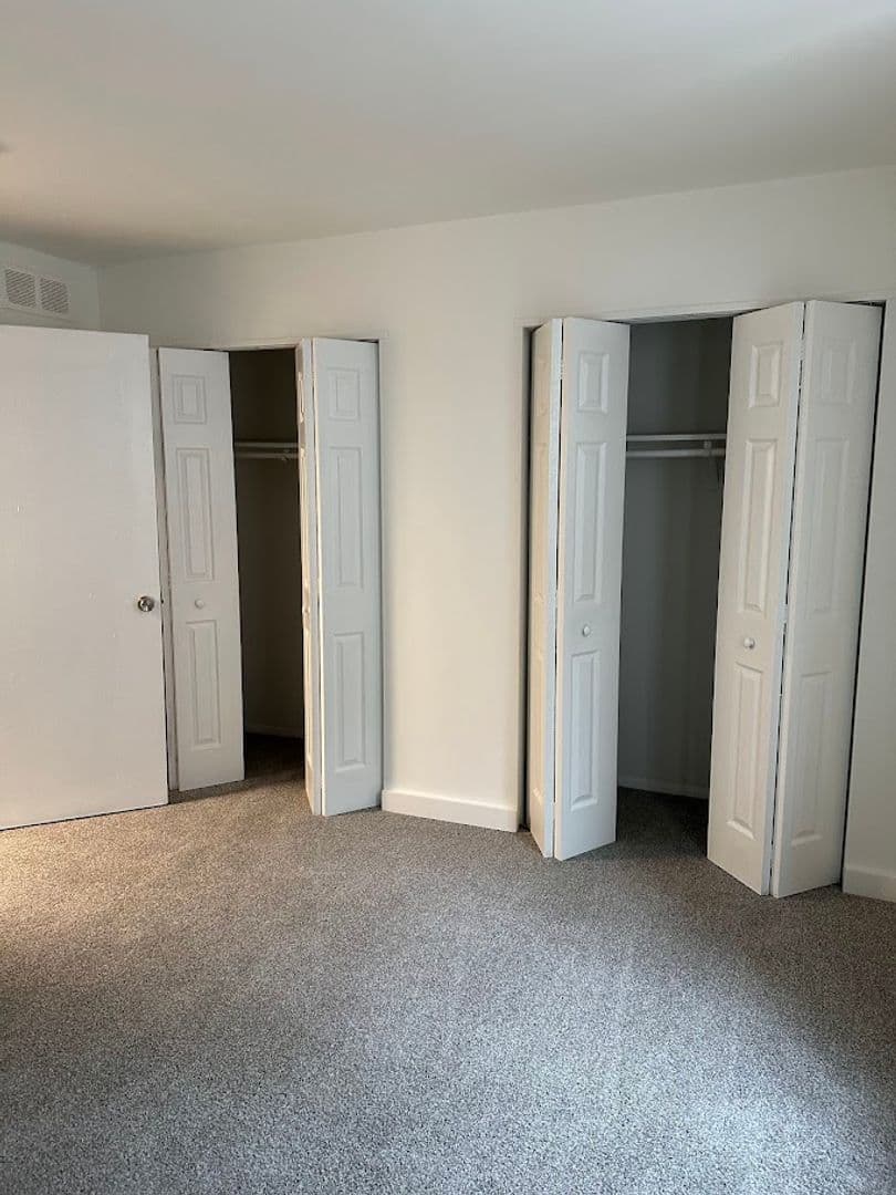 Lindenwold Apartment: 1990 Laurel Rd