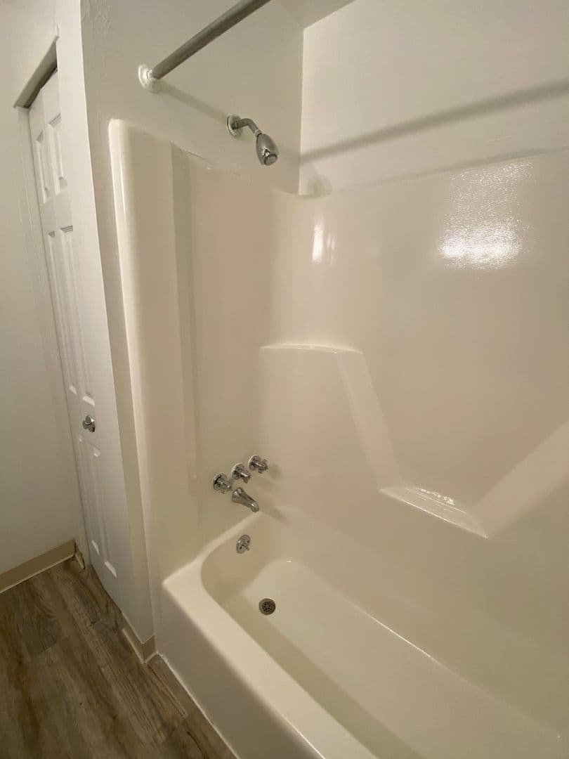 Lindenwold Apartment: 1990 Laurel Rd