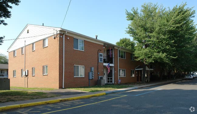 Bellmawr Apartment: 928 Creek Road