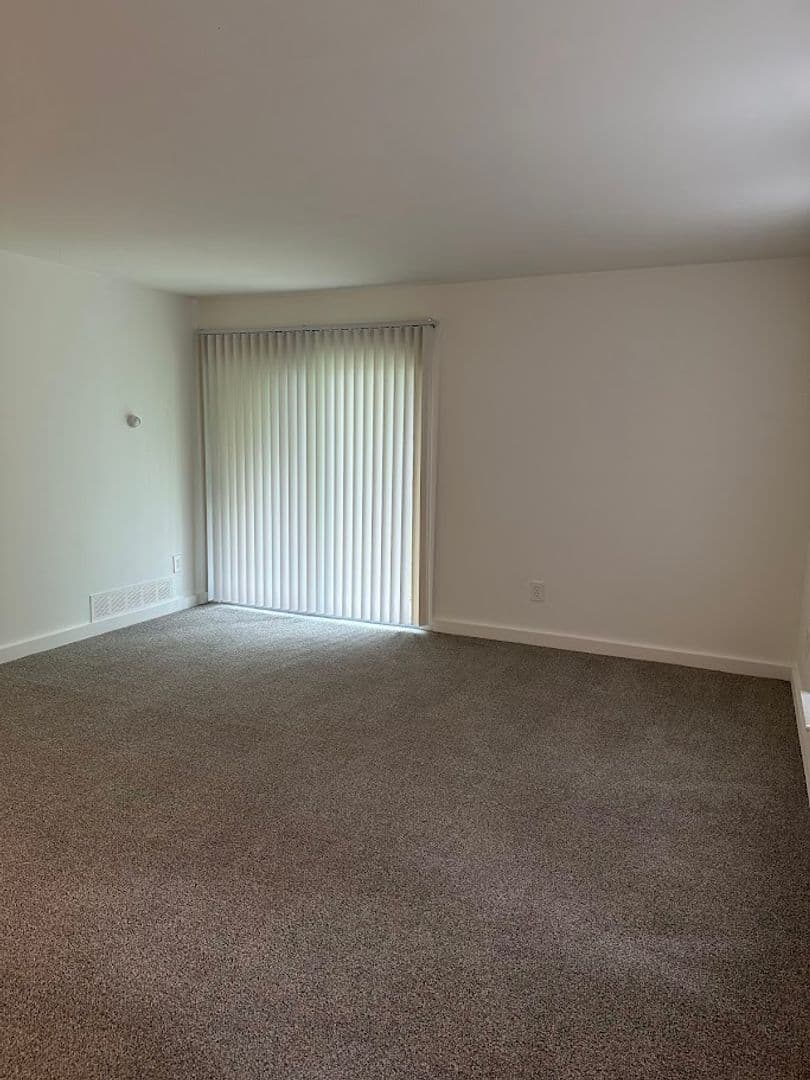 Lindenwold Apartment: 1990 Laurel Rd