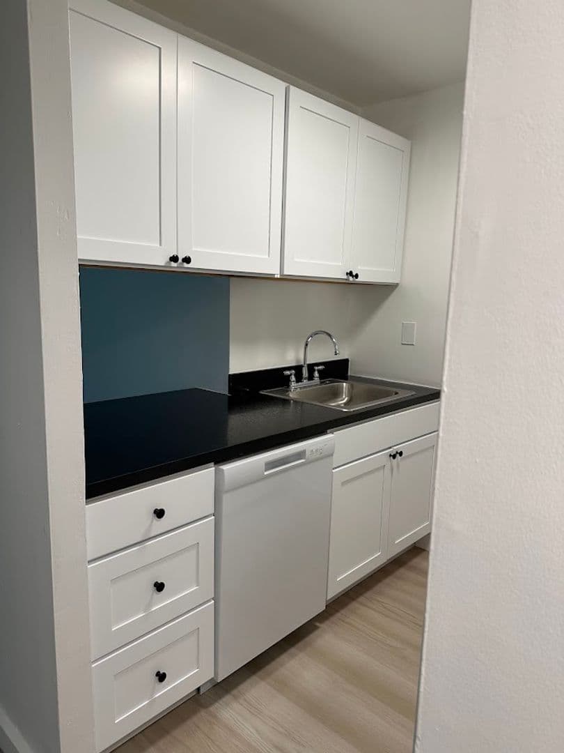 Lindenwold Apartment: 1990 Laurel Rd