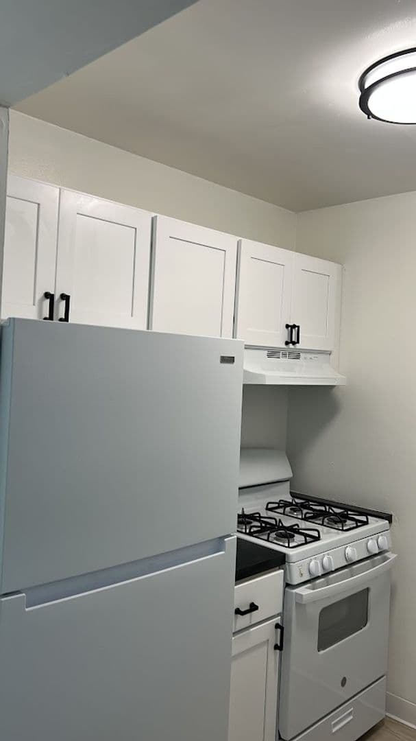 Lindenwold Apartment: 1990 Laurel Rd