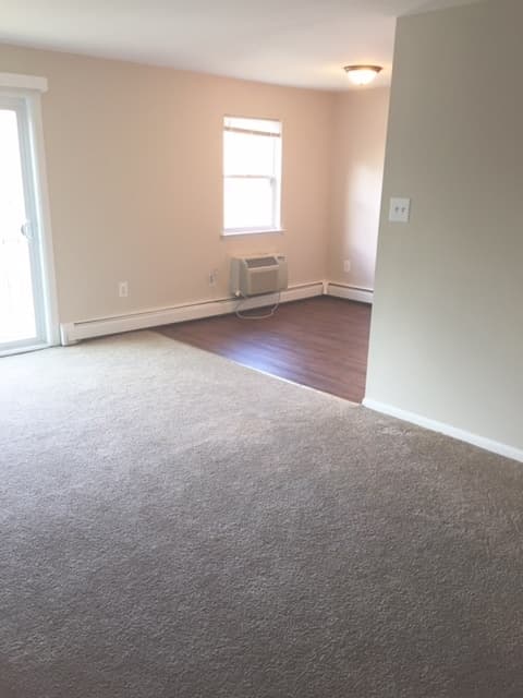 Stratford Apartment: 506 South White Horse Pike