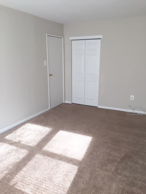 Stratford Apartment: 506 South White Horse Pike