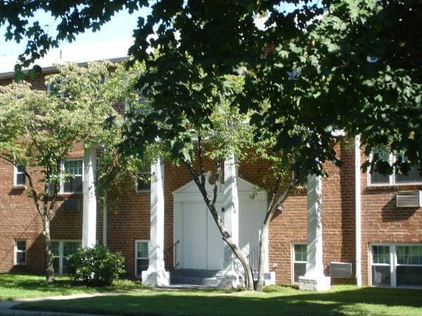 Stratford Apartment: 506 South White Horse Pike