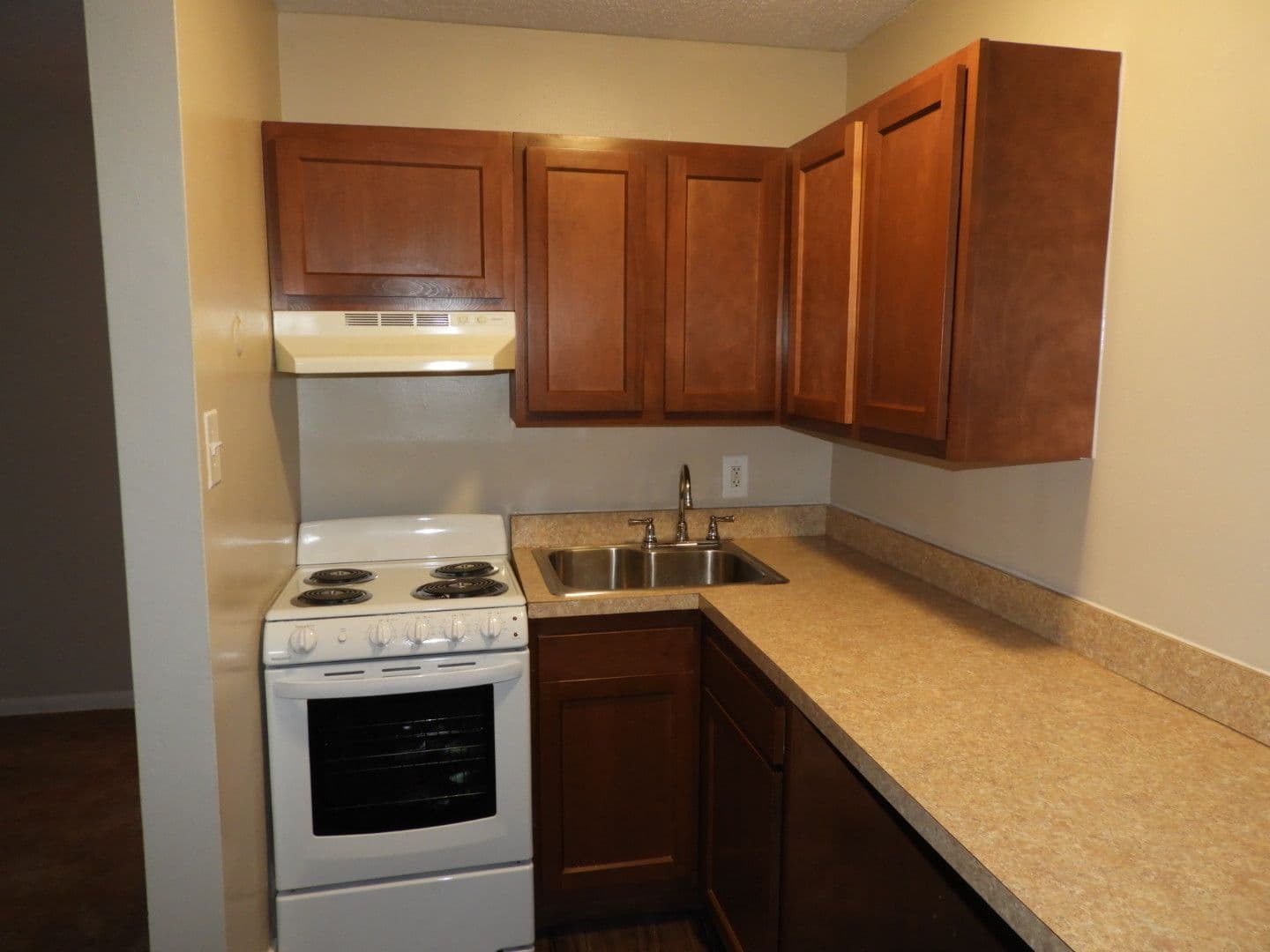 Stratford Apartment: 506 South White Horse Pike