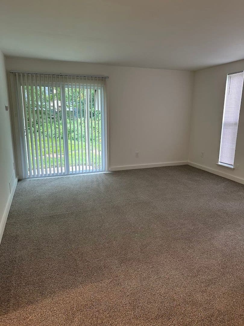 Lindenwold Apartment: 1990 Laurel Rd