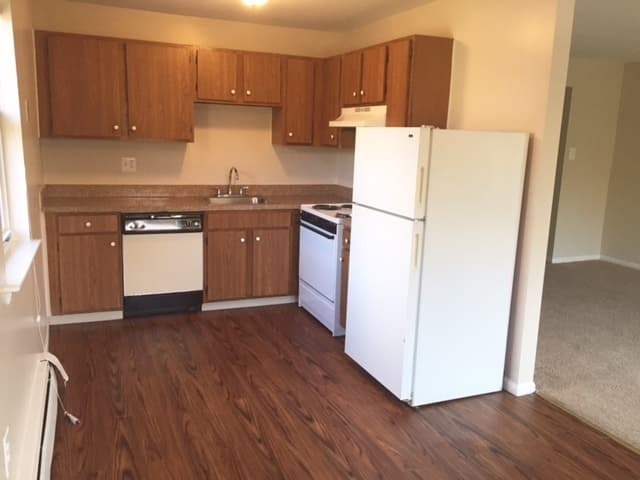 Stratford Apartment: 506 South White Horse Pike