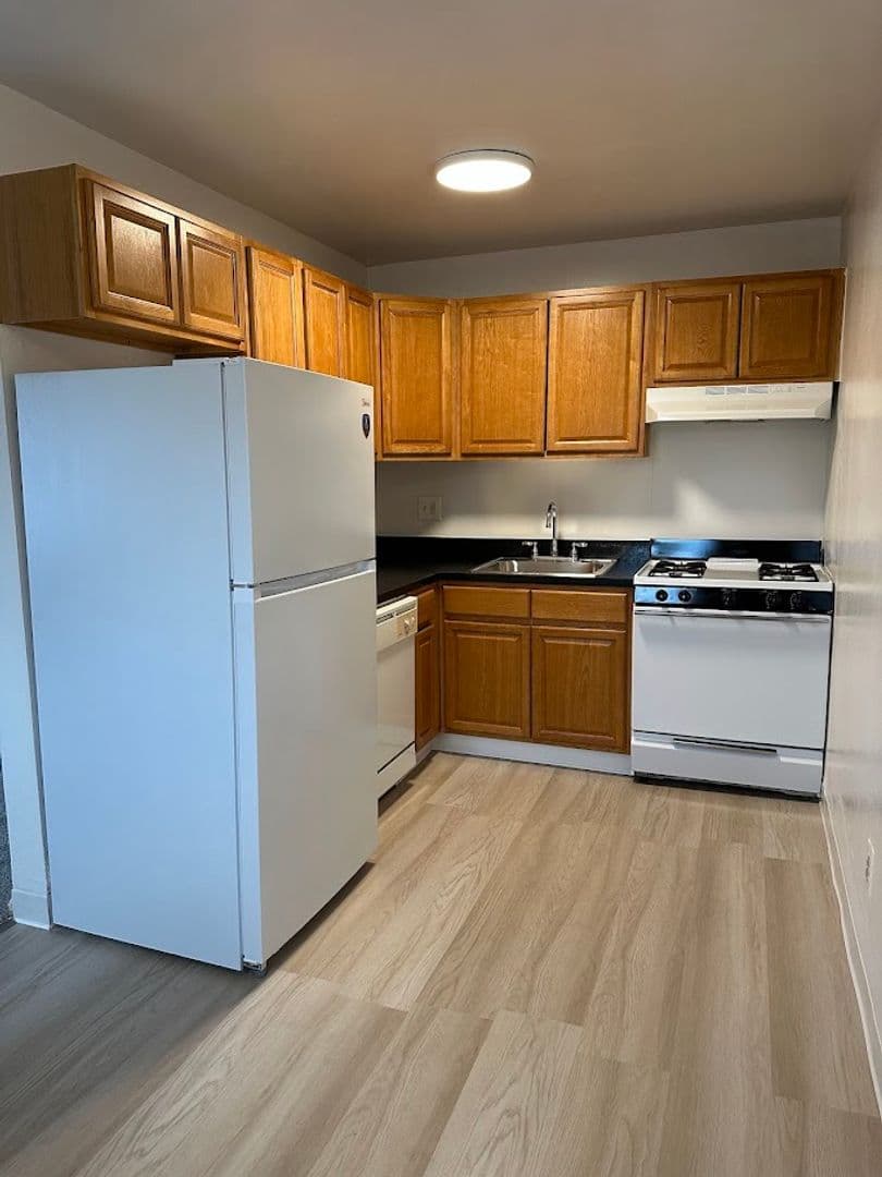 Laurel Springs Apartment: 1000 West Atlantic Avenue