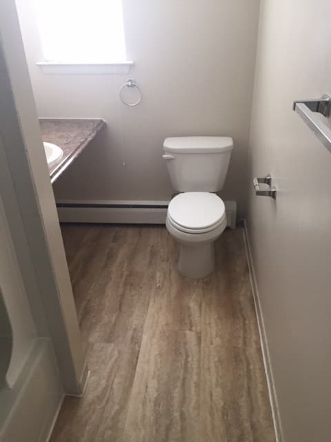 Stratford Apartment: 506 South White Horse Pike