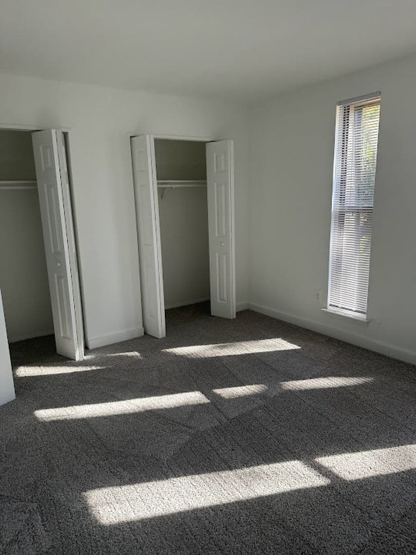 Lindenwold Apartment: 1990 Laurel Rd