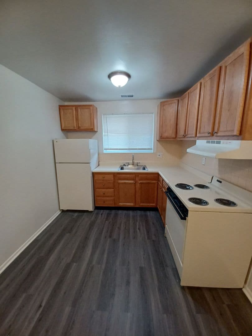 Bellmawr Apartment: 928 Creek Road