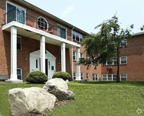 Stratford Apartment: 506 South White Horse Pike