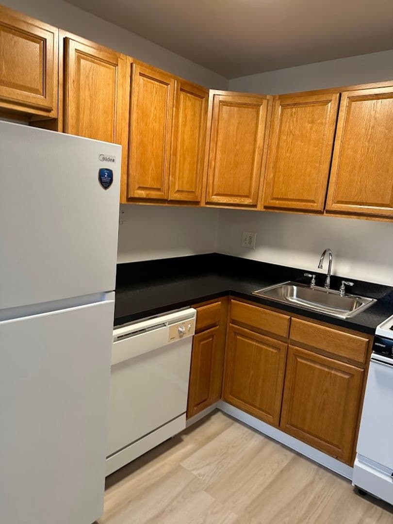 Laurel Springs Apartment: 1000 West Atlantic Avenue