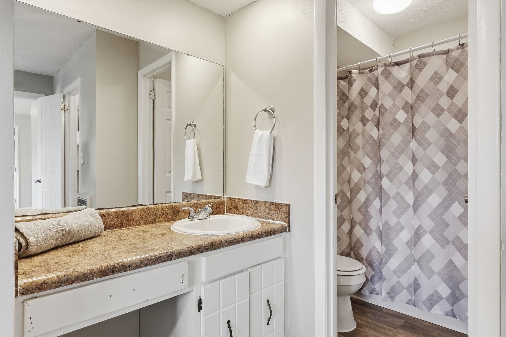 Red Bank Apartment: 220 Culver Street