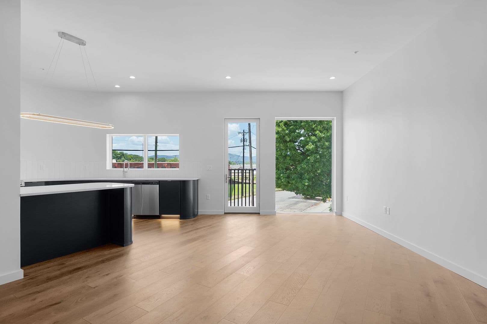 Chattanooga Apartment: 1939 Central Avenue