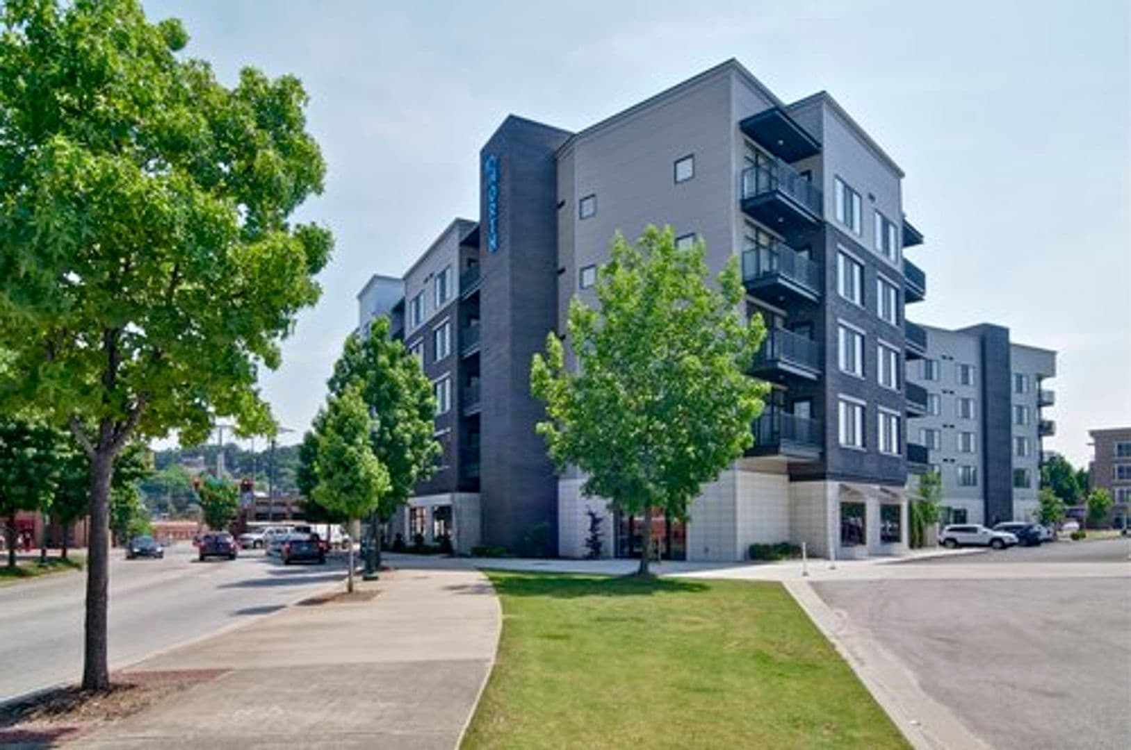 Chattanooga Apartment: 20 Cherokee Blvd
