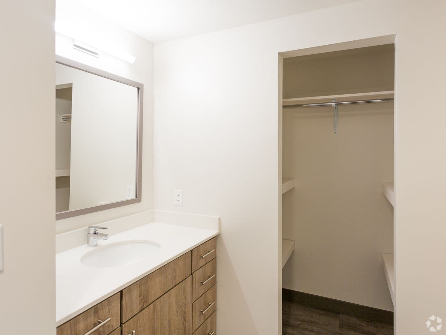 Chattanooga Apartment: 20 Cherokee Blvd