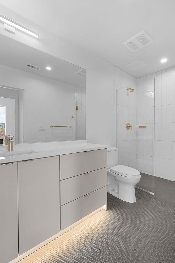 Chattanooga Apartment: 1939 Central Avenue