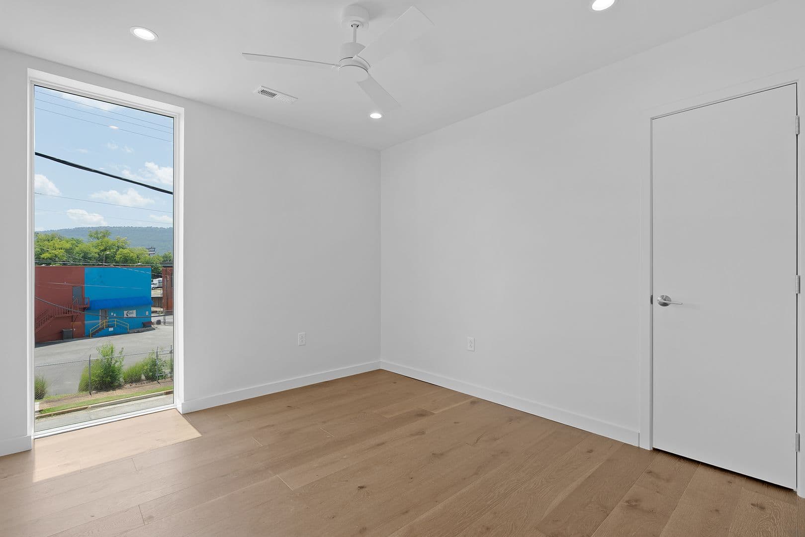 Chattanooga Apartment: 1939 Central Avenue