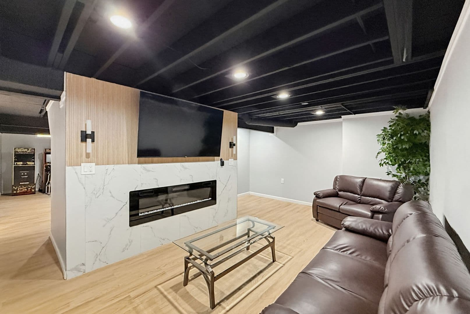Birmingham House: 1669 Hanley Ct