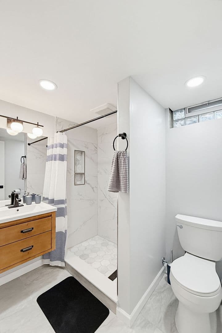 Birmingham House: 1669 Hanley Ct