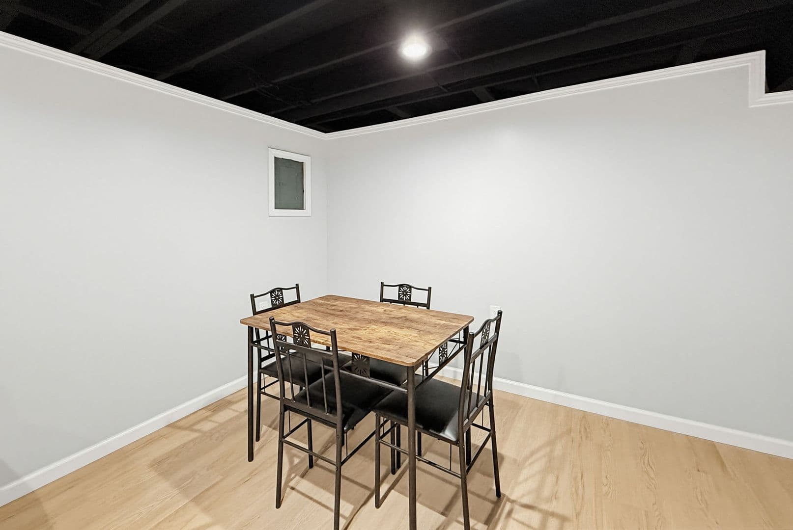 Birmingham House: 1669 Hanley Ct