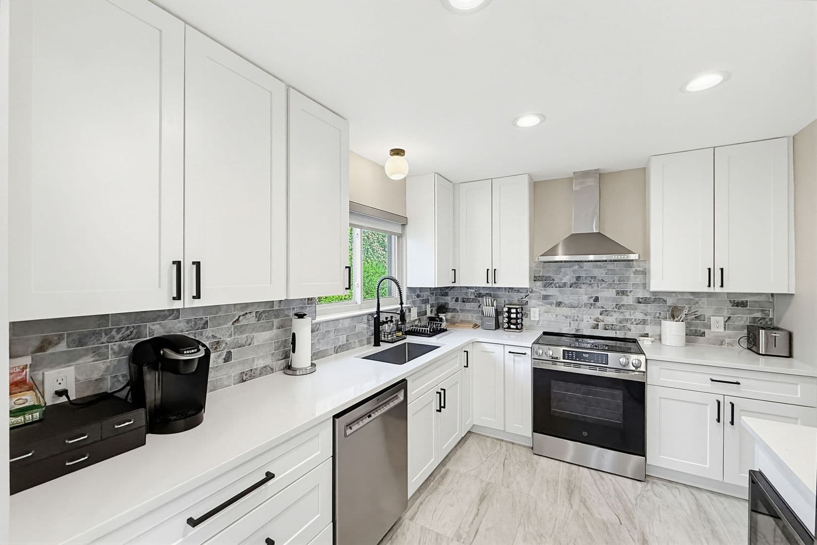 Birmingham House: 1669 Hanley Ct