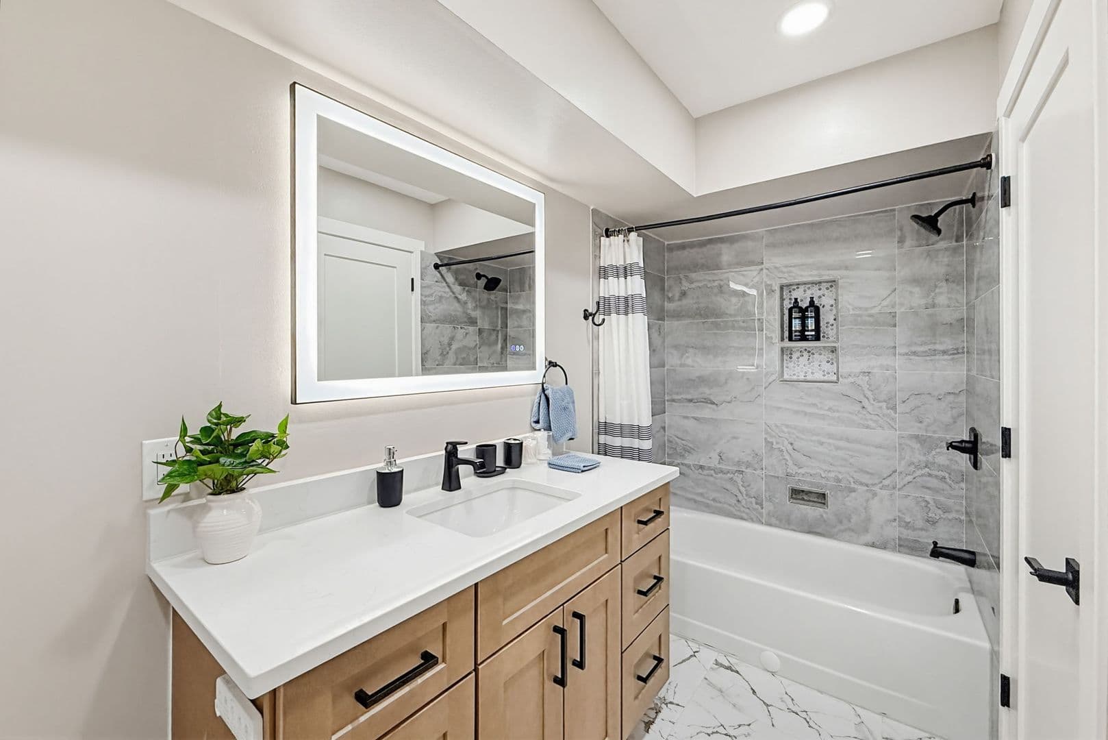 Birmingham House: 1669 Hanley Ct